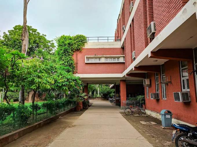 Faculty of Management Studies (FMS)