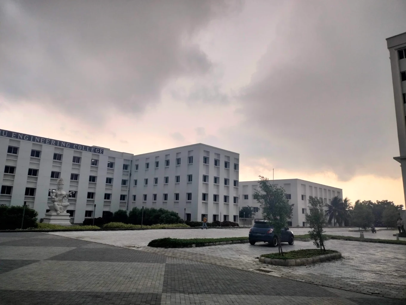 Raghu Engineering College