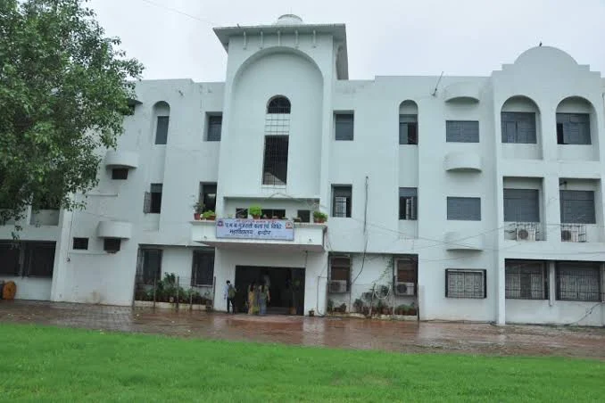 PMB Gujarati Commerce College, Department of Law, Indore, Madhya Pradesh