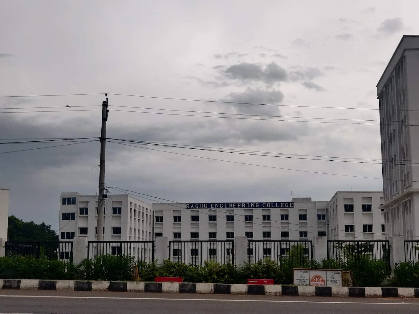 Raghu Engineering College