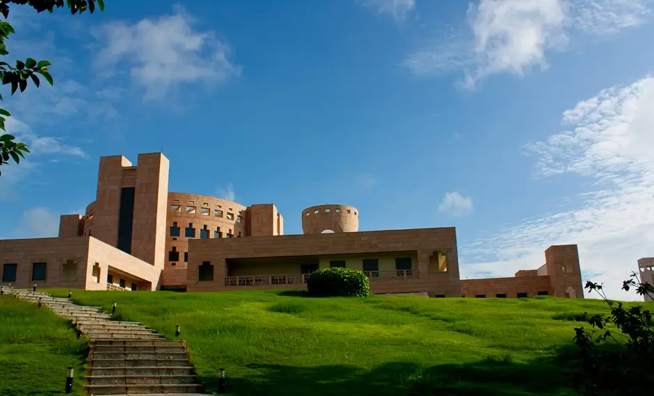 Indian School of Business (ISB)